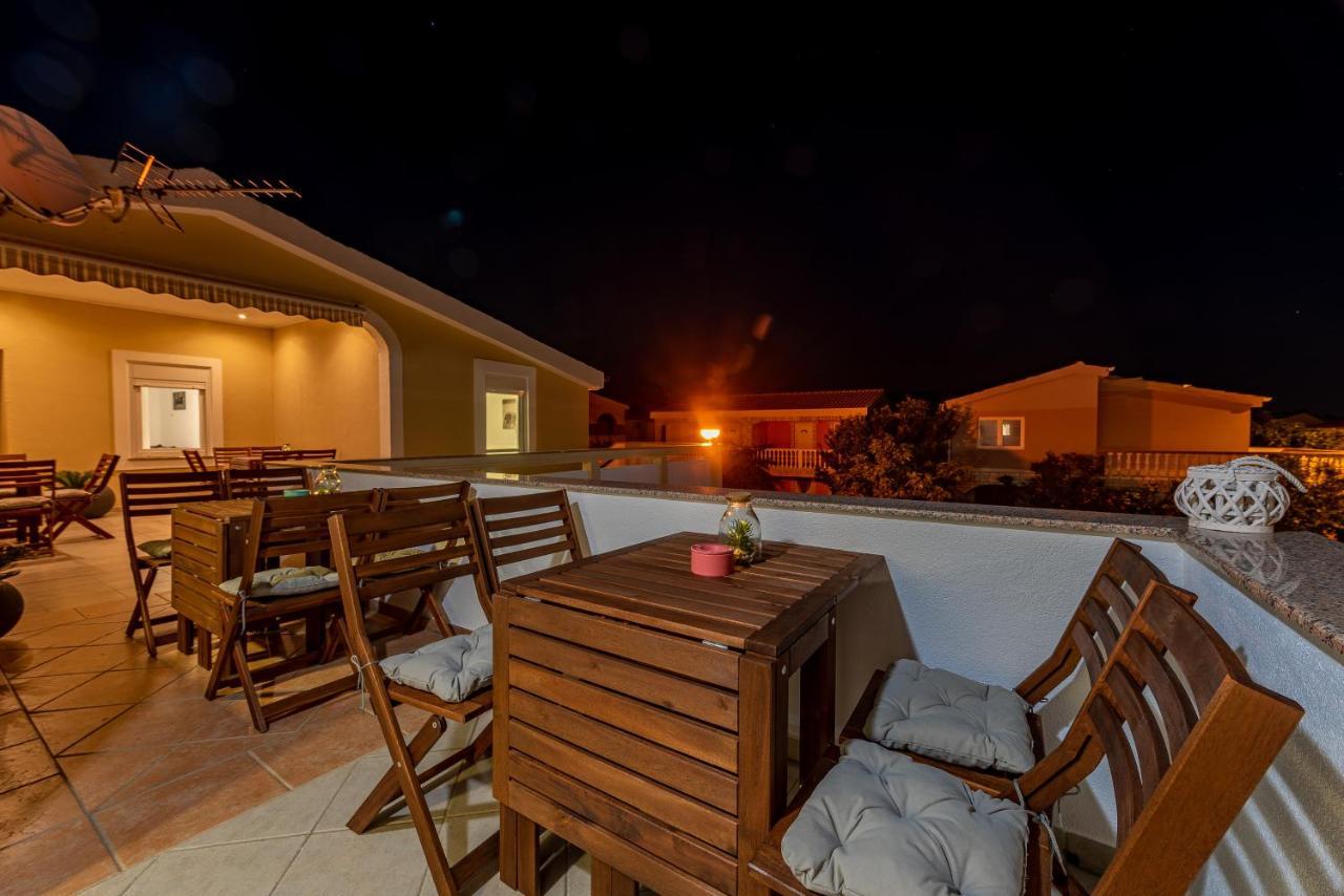 Villa Karmen - Poolhouse Vir Luaran gambar
