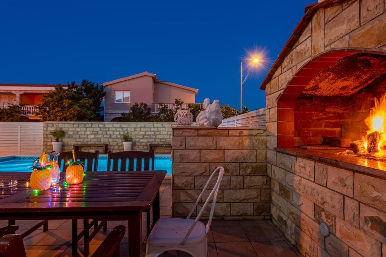 Villa Karmen - Poolhouse Vir Luaran gambar