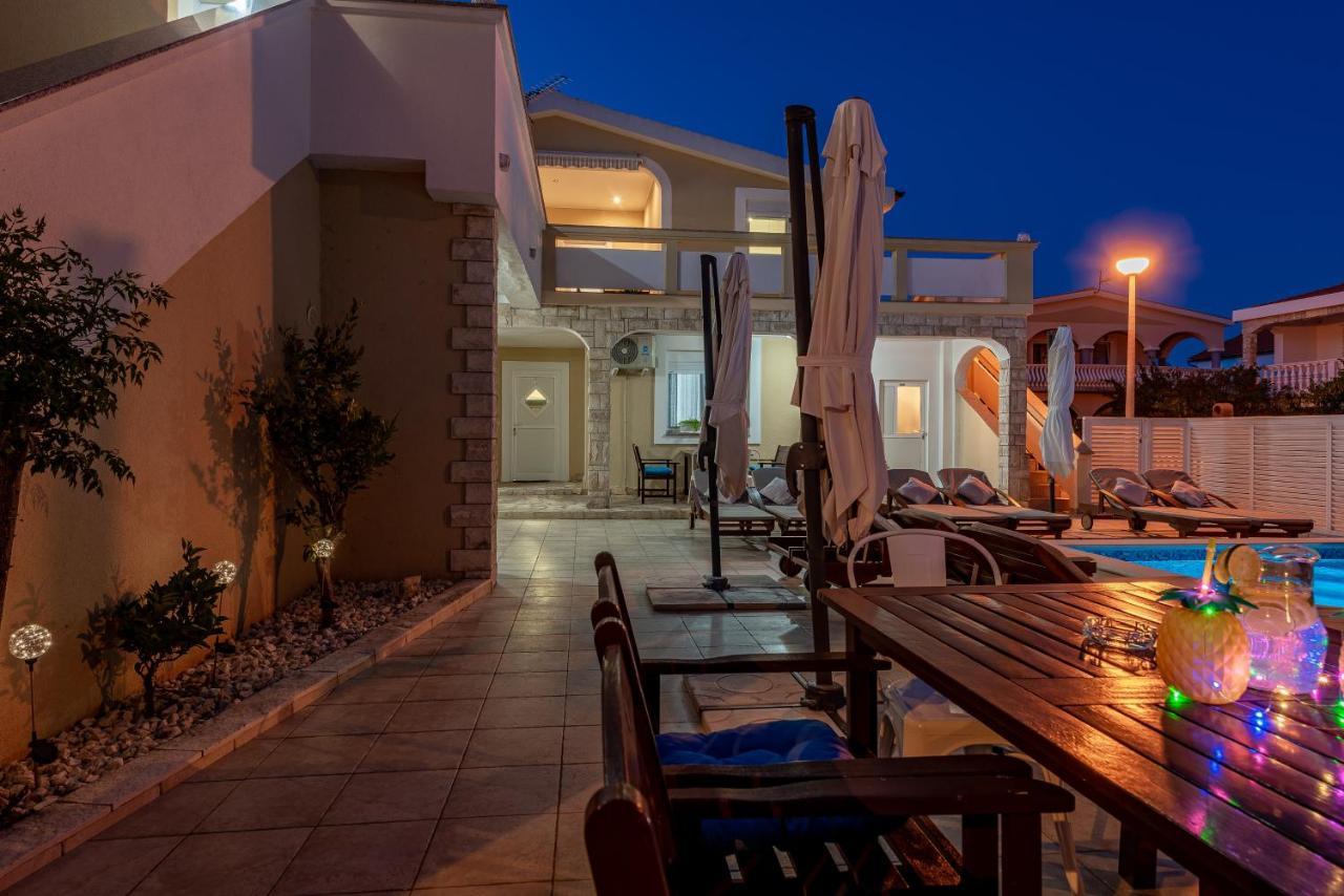 Villa Karmen - Poolhouse Vir Luaran gambar