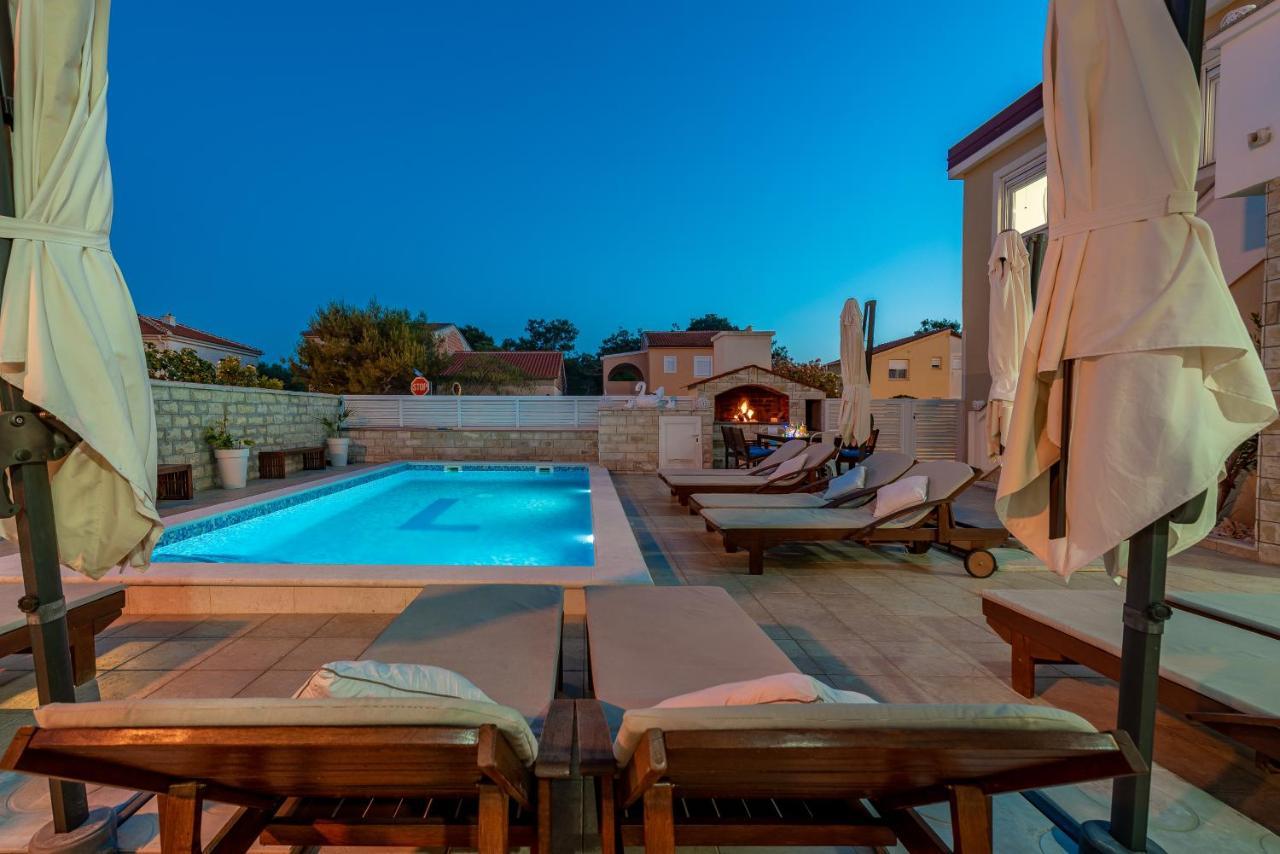 Villa Karmen - Poolhouse Vir Luaran gambar