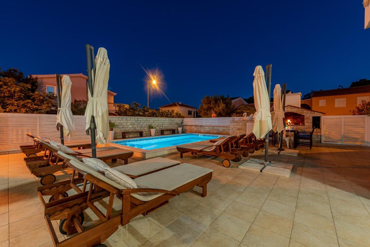 Villa Karmen - Poolhouse Vir Luaran gambar