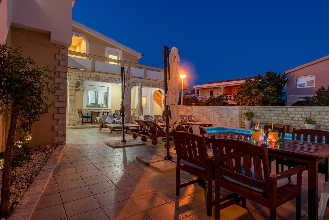 Villa Karmen - Poolhouse Vir Luaran gambar