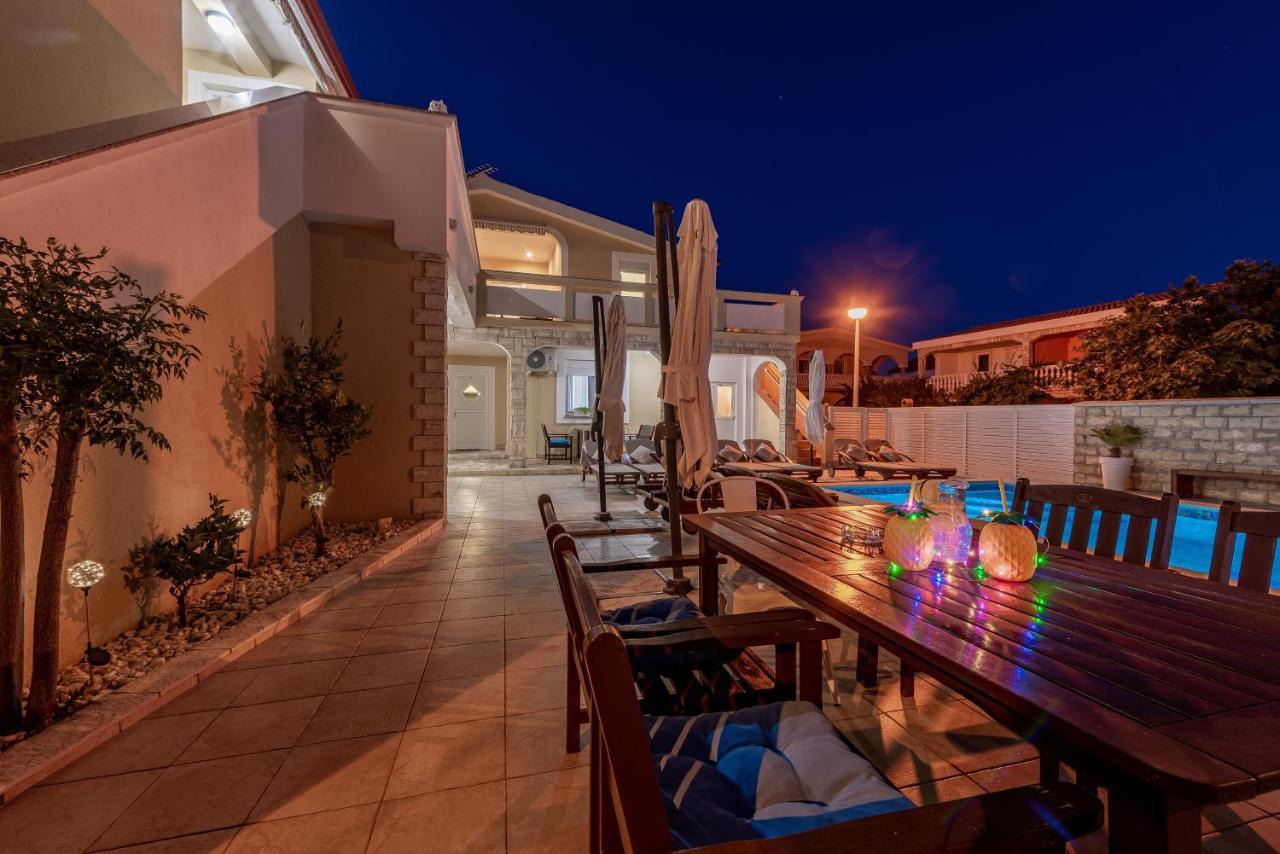 Villa Karmen - Poolhouse Vir Luaran gambar