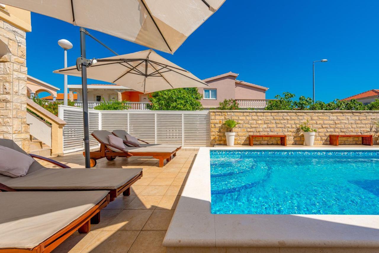 Villa Karmen - Poolhouse Vir Luaran gambar