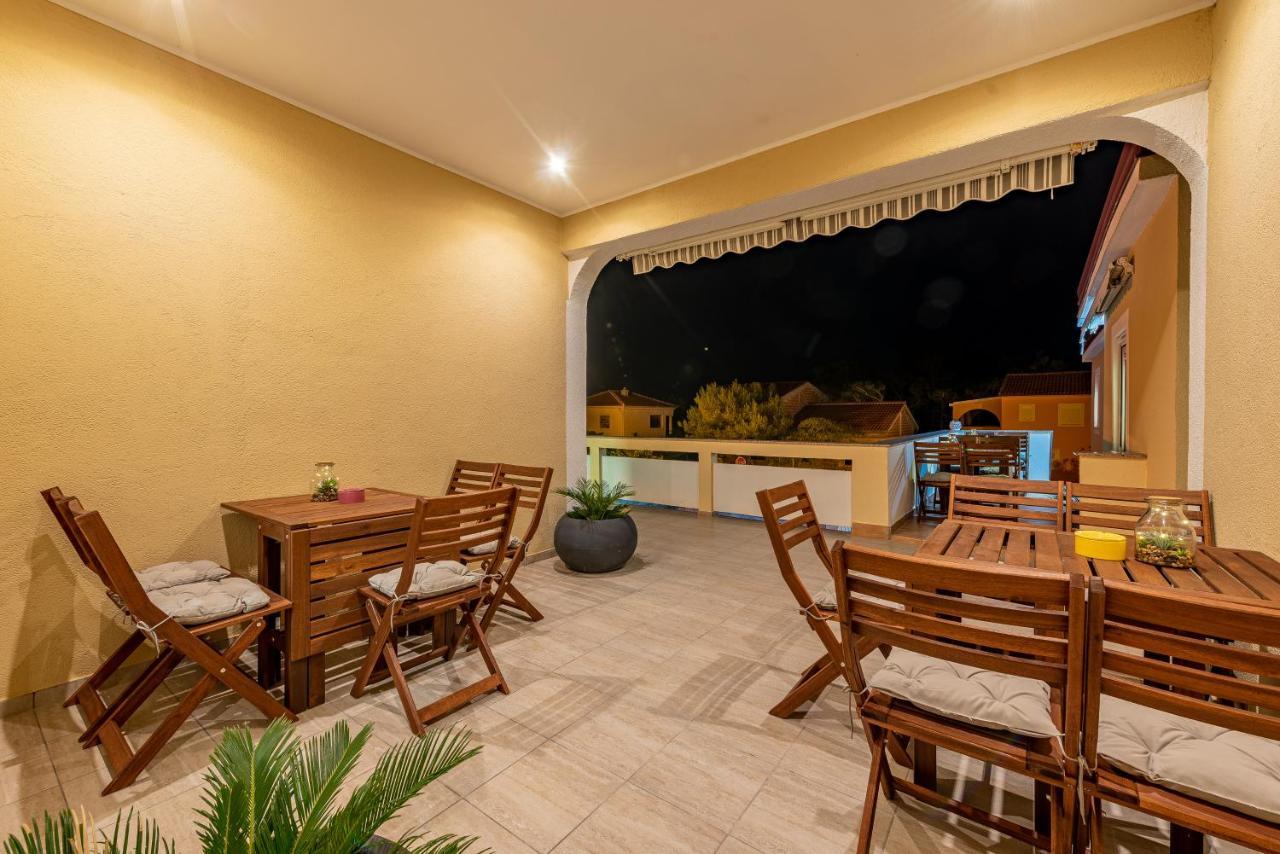Villa Karmen - Poolhouse Vir Luaran gambar