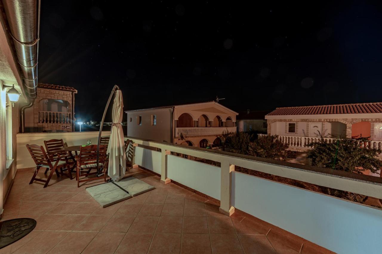 Villa Karmen - Poolhouse Vir Luaran gambar