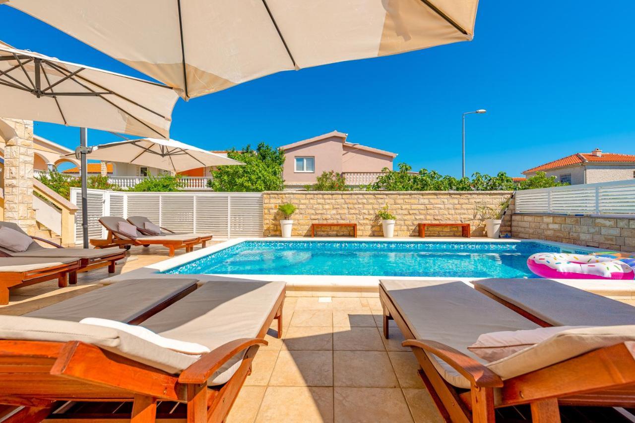 Villa Karmen - Poolhouse Vir Luaran gambar
