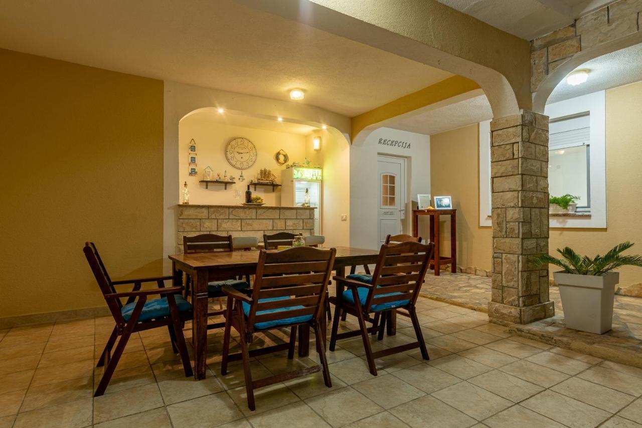 Villa Karmen - Poolhouse Vir Luaran gambar