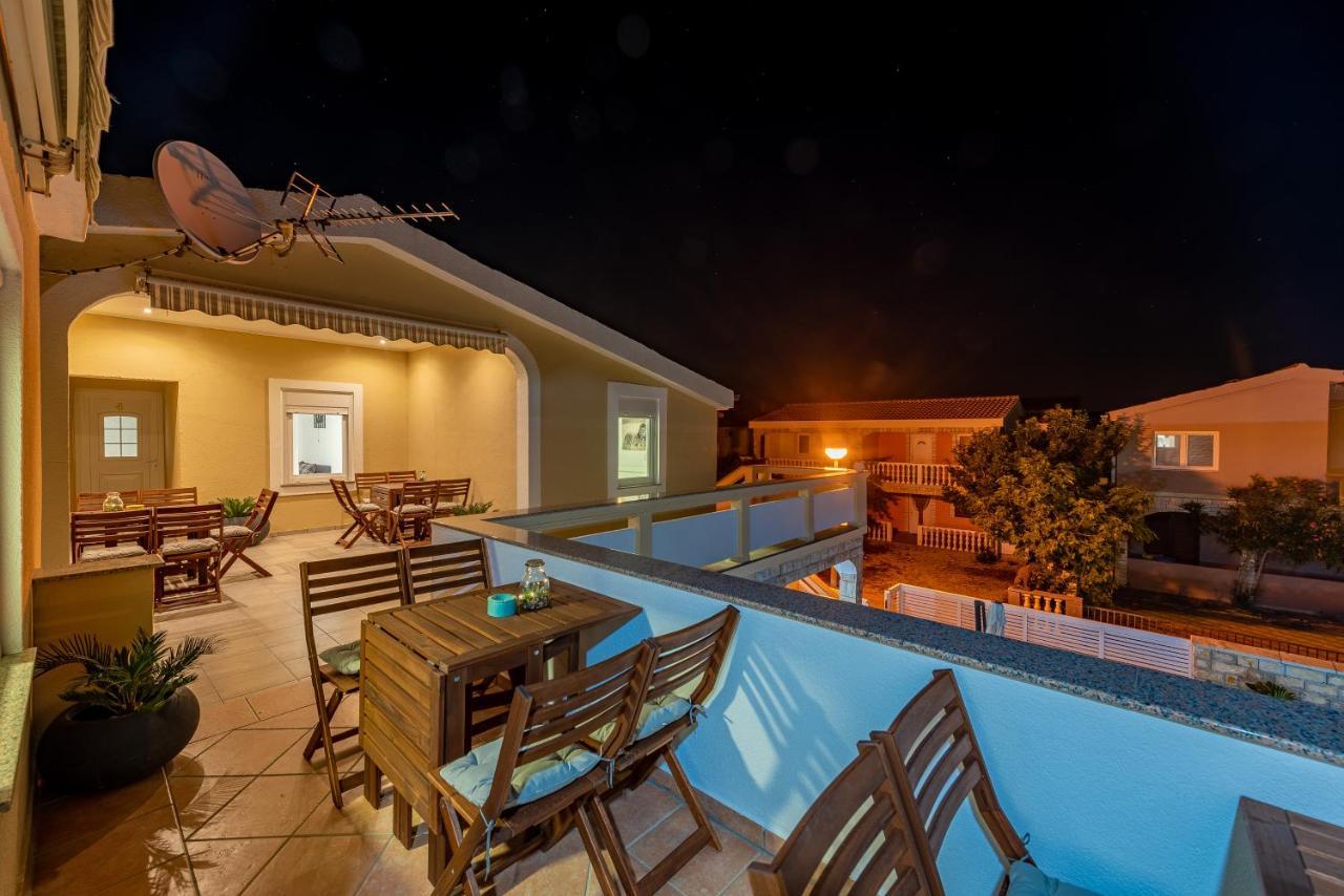 Villa Karmen - Poolhouse Vir Luaran gambar